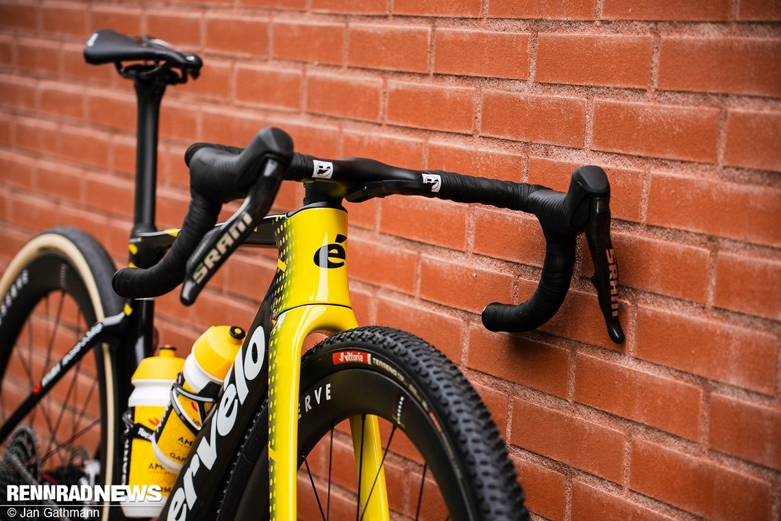 Dieses Jahr hat sei ein weit aerodynamischeres Rad und breitere Reifen.