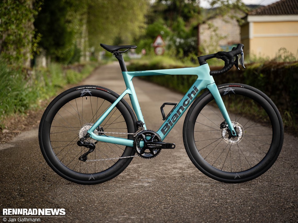 Das neue Bianchi E-Oltre mit Shimano Dura Ace Gruppe Highend-Gruppe und Aero-Features setzt ebenfalls auf den Mahle X30.