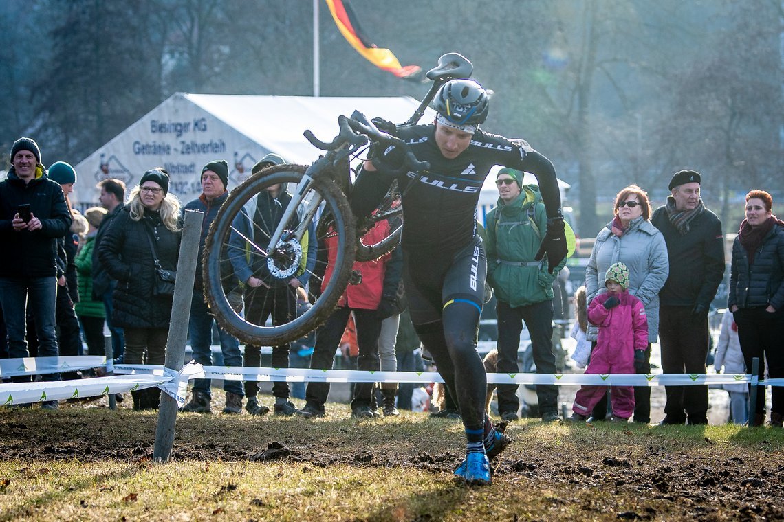 Die "Faszination Cyclocross" speist sich für Simon auch aus dem ständigen Wechsel von Laufen, Fahren  und technischen Stücken