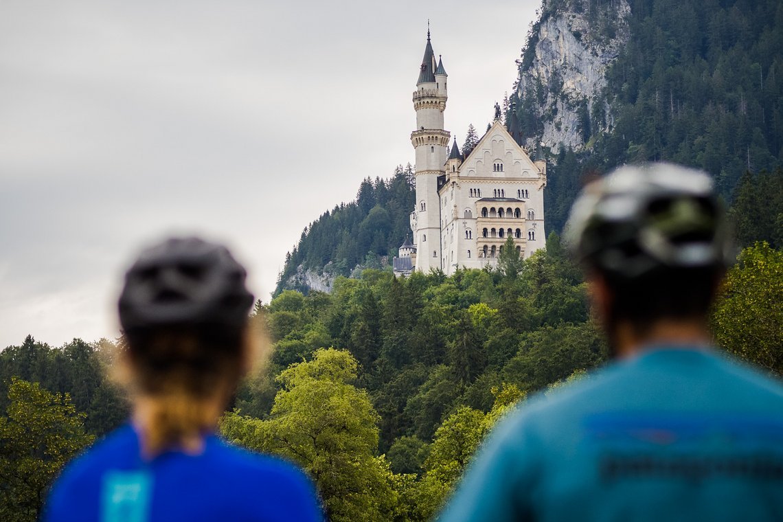 Das Schloss ist das Ziel. 4 Gravelleure starten eine geschichtsreiche Kultour durch die bayerischen Alpen.