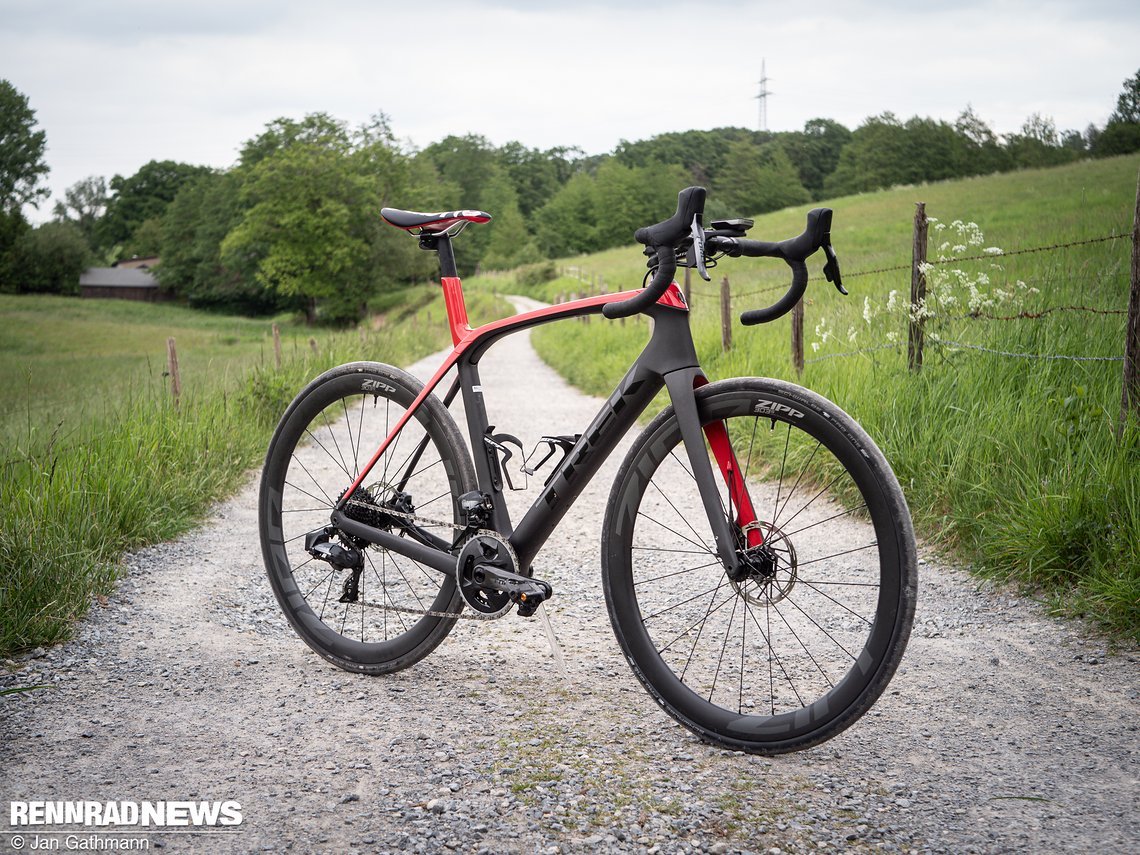 Das Trek Domane ist offiziell ein Endurance Bike, kann aber auch sehr breite Reifen aufnehmen