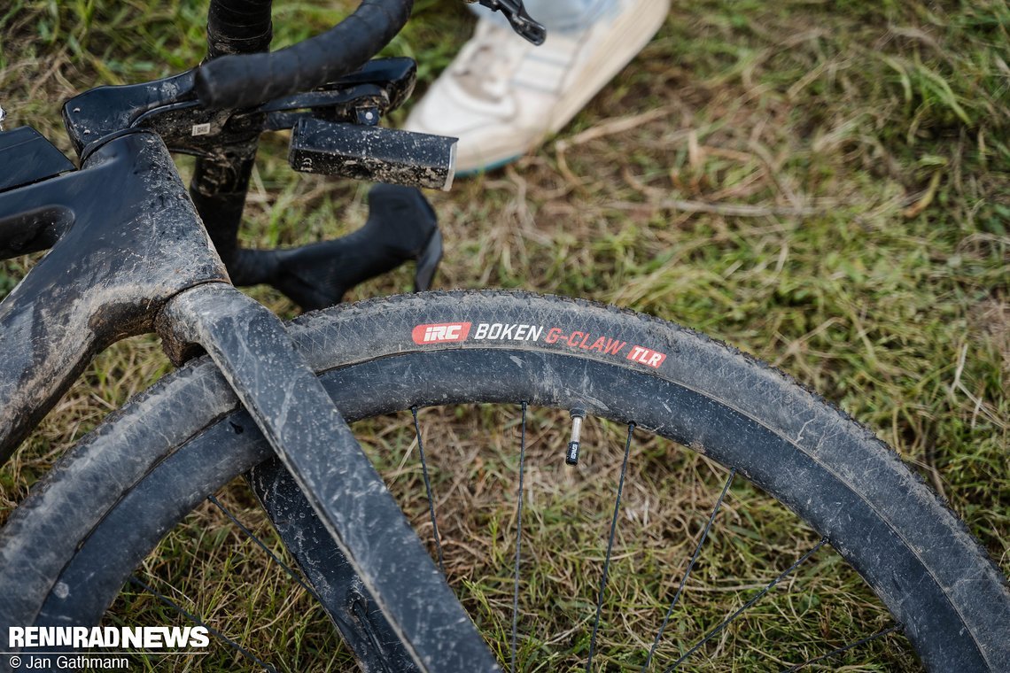 Etwas flacheres Profil und allroundig an der Front mit IRC Boken G-Claw…