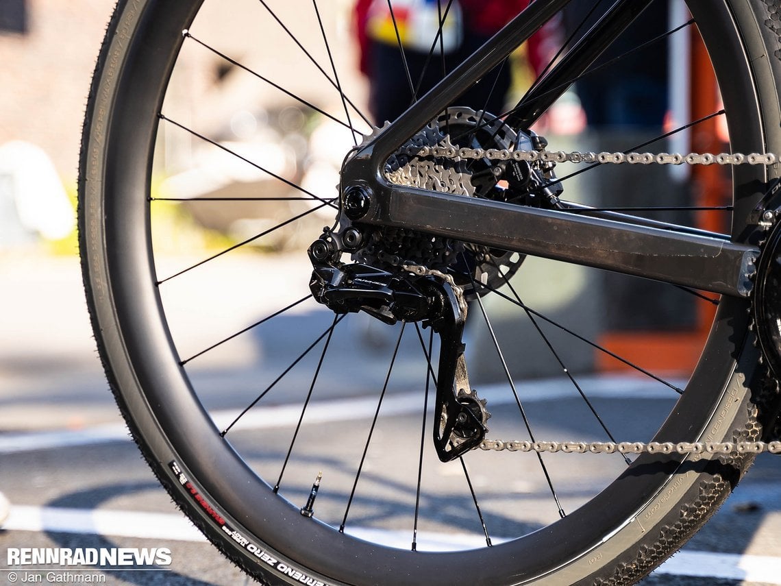 Und auch an ihren Felgen ist kein Hinweis auf Radsponsor Shimano zu finden.