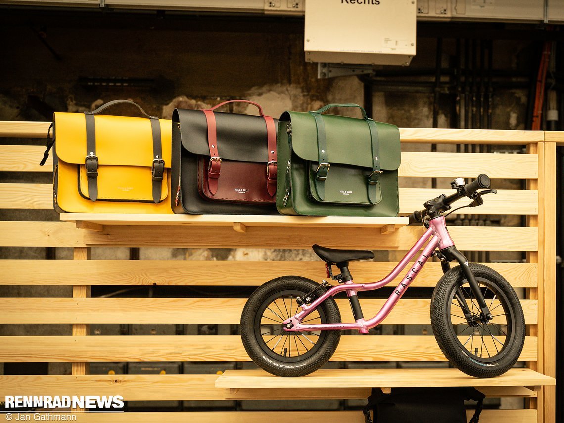 Laufrad von Rascal und passende Bike Office Bags für die stilbewussten Eltern.