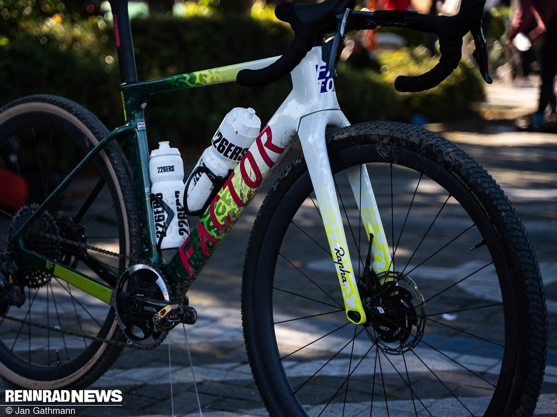 Samuel fuhr das Teambike Factor Ostro Gravel.