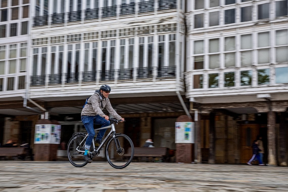 Auch in der City machte der X30 – einmal in Fahrt – einen kräftigen Eindruck.