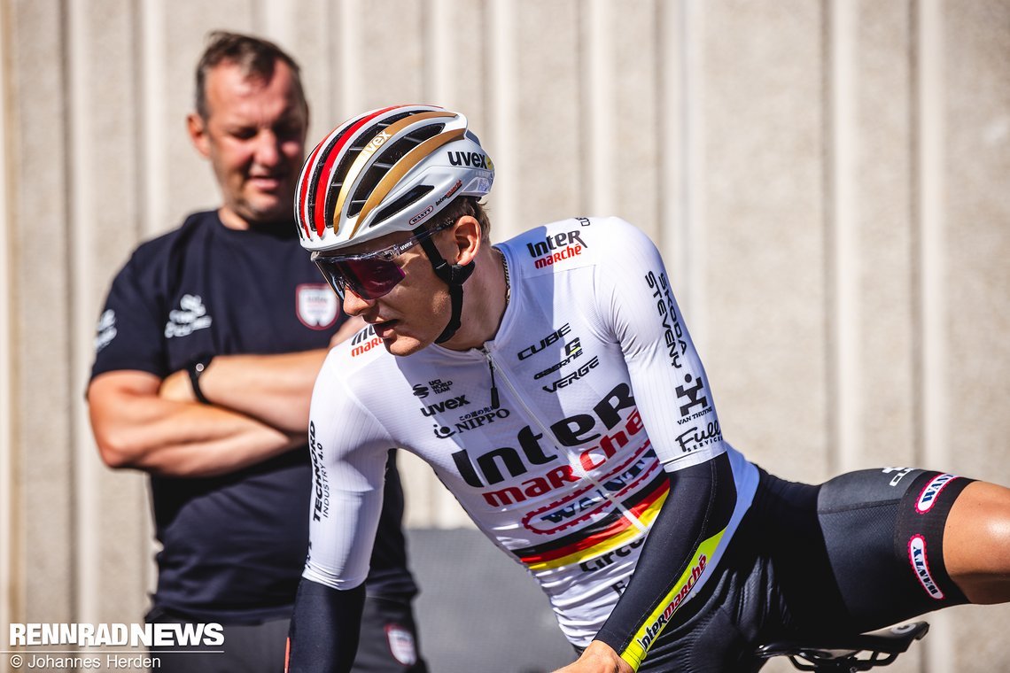 Und der frisch gebackene Deutsche Meister Georg Zimmermann bekam einen neuen Helm im Meister-Design.