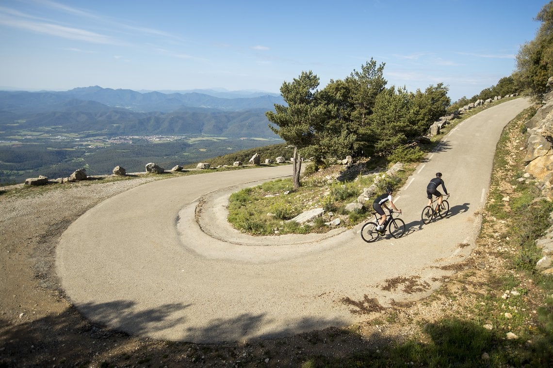 ...oder Berge hoch rasen. E-Road macht es möglich