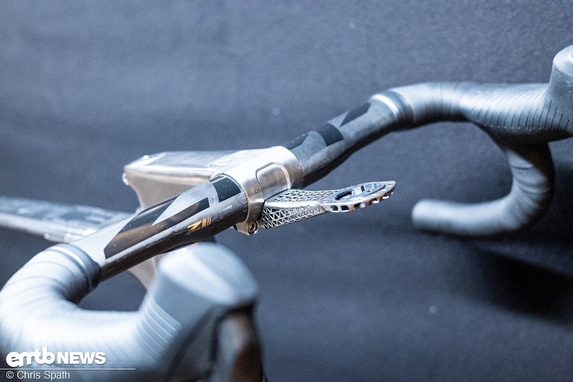 … ein eigener Vorbau mit eigenem Garmin-Mount gehört natürlich auch dazu.