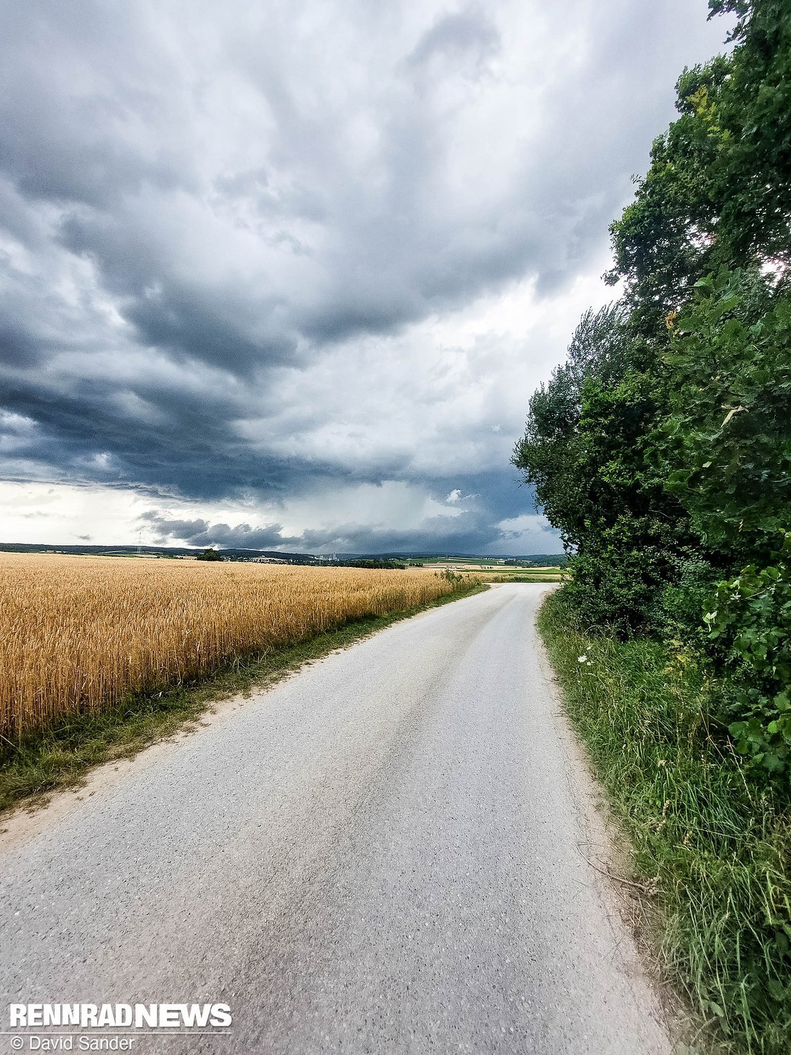 Auch wenn sich der Regen mittags wieder verzogen hat, blicke ich ihm abends wieder entgegen.