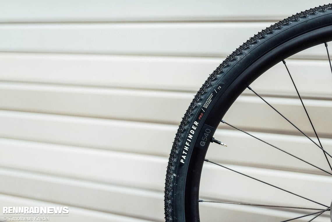 Die Specialized Pathfinder Pro Gravel Reifen sind pannensichere Leichtläufer, aber 38 mm sind etwas schmal.