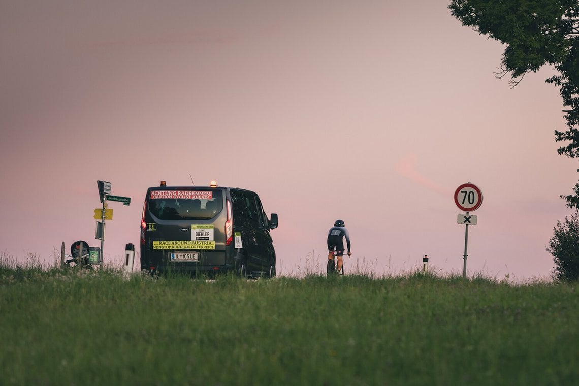 Beim RAA werde die Teilnehmer:innen von Teams im Fahrzeug begleitet.