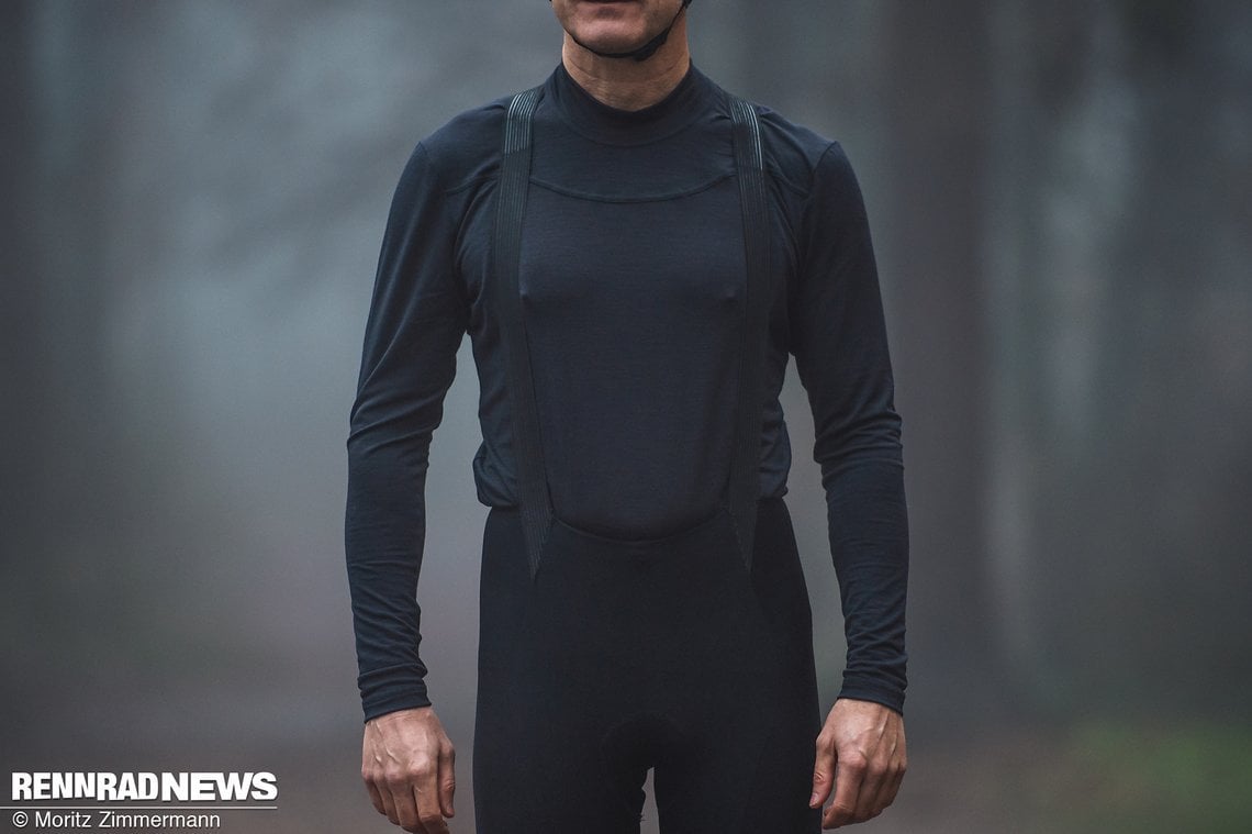 Der Castelli Bandito Wool LS Baselayer fällt recht groß aus und sitzt nur an den Unterarmen eng anliegend