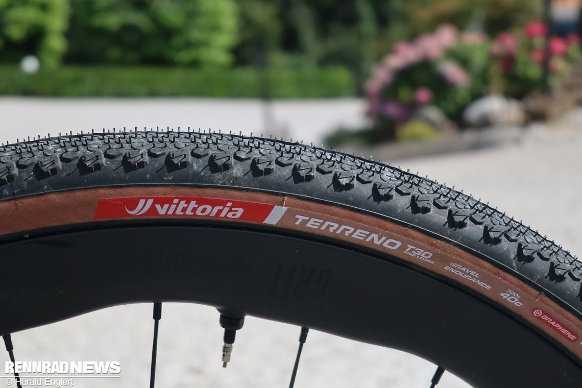 Die verbauten Vittoria Reifen rollten auch auf Asphalt ausgesprochen leicht.