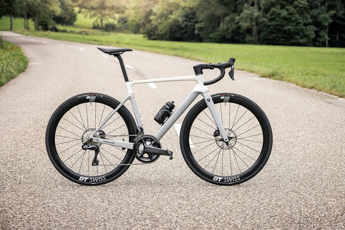 Das Focus Izalco Max 9.8 mit Shimano Ultegra Di2 und DT Swiss ERC 1600 Laufrädern