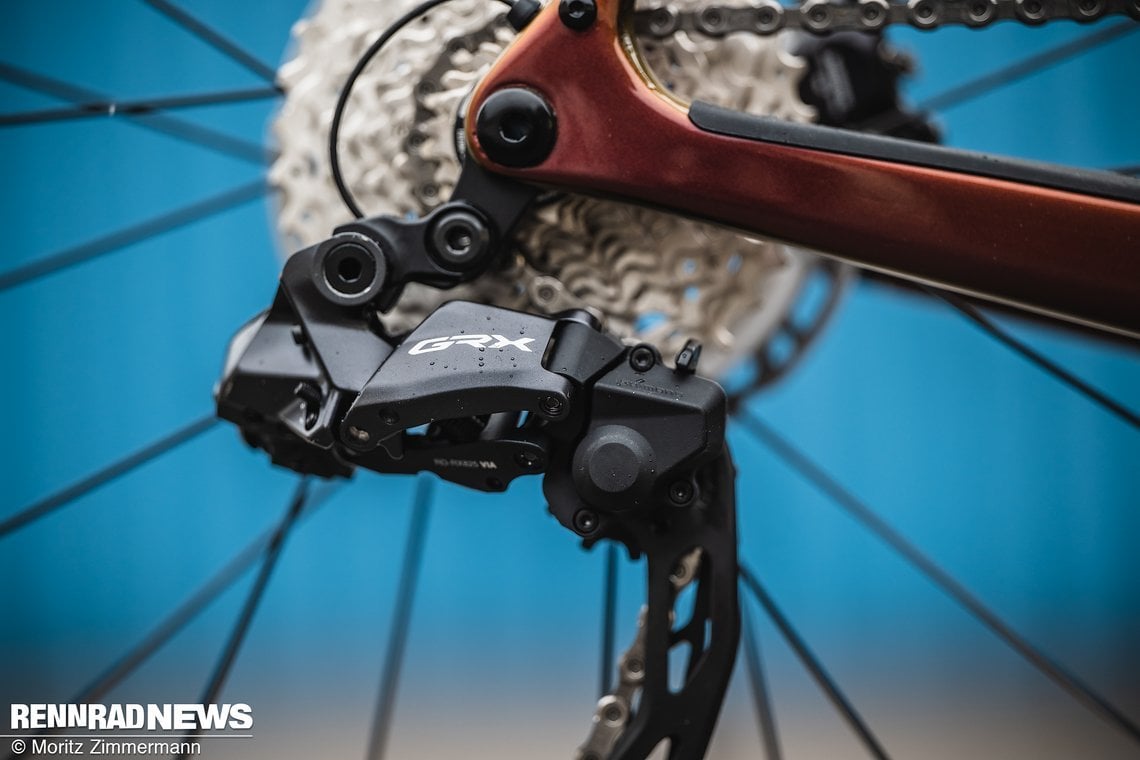 Es setzt wie schon bei Shimano bekannt auf die Shadow RD+ Technologie ...