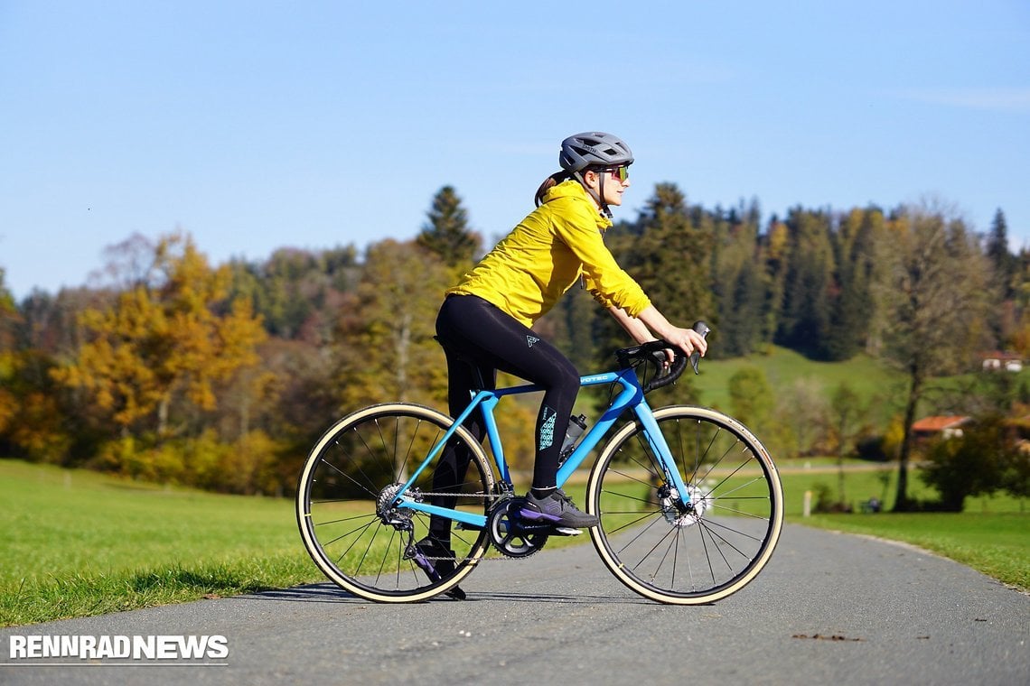 Anhaltspunkt 1: Vom Knie sollte sich ein Lot in die Pedalachse fällen lassen