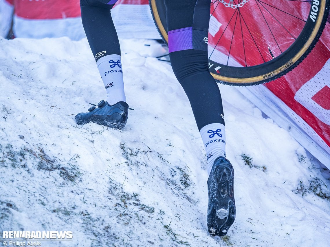 ... oder Laufen – Spikes waren angebracht, aber Winterschuhe sah man nicht.