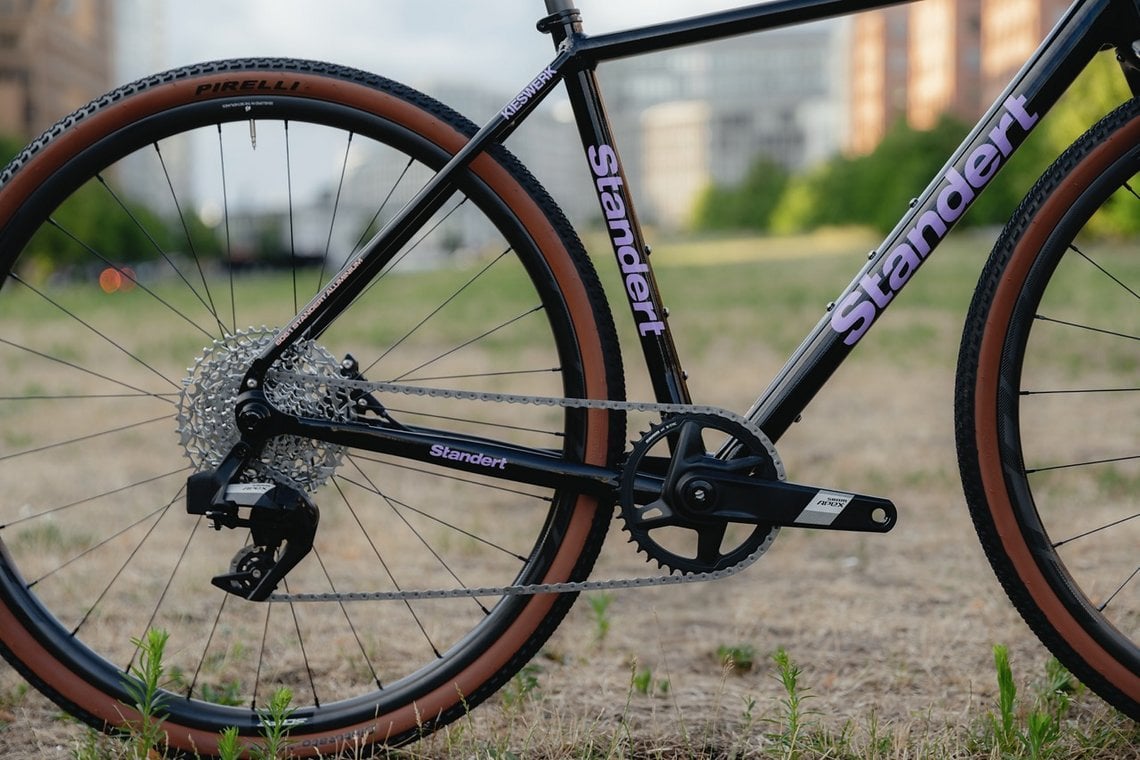 Das Topmodell ist mit einer Sram Apex AXS 12-Fach-Schaltgruppe und Carbonlaufrädern von Scope ausgestattet.