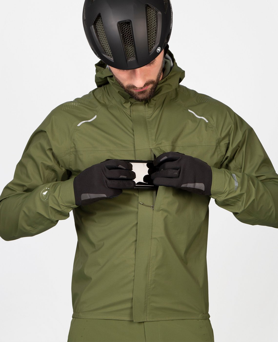 Die GV500 Waterproof Jacket ist minimalistisch ausgestattet um Gewicht und Packmaß so klein wie möglich zu halten.