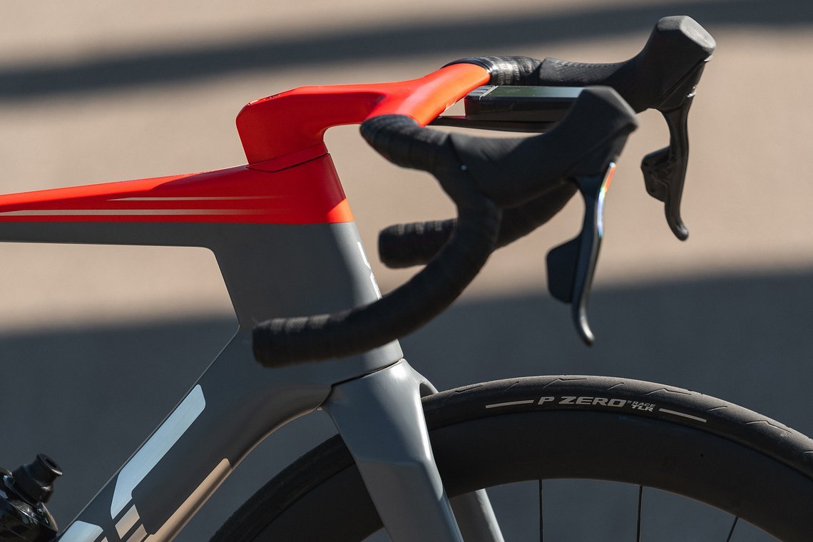 Das einteilige ICS Carbon Aero Cockpit ist bereits von anderen BMC Bikes bekannt.