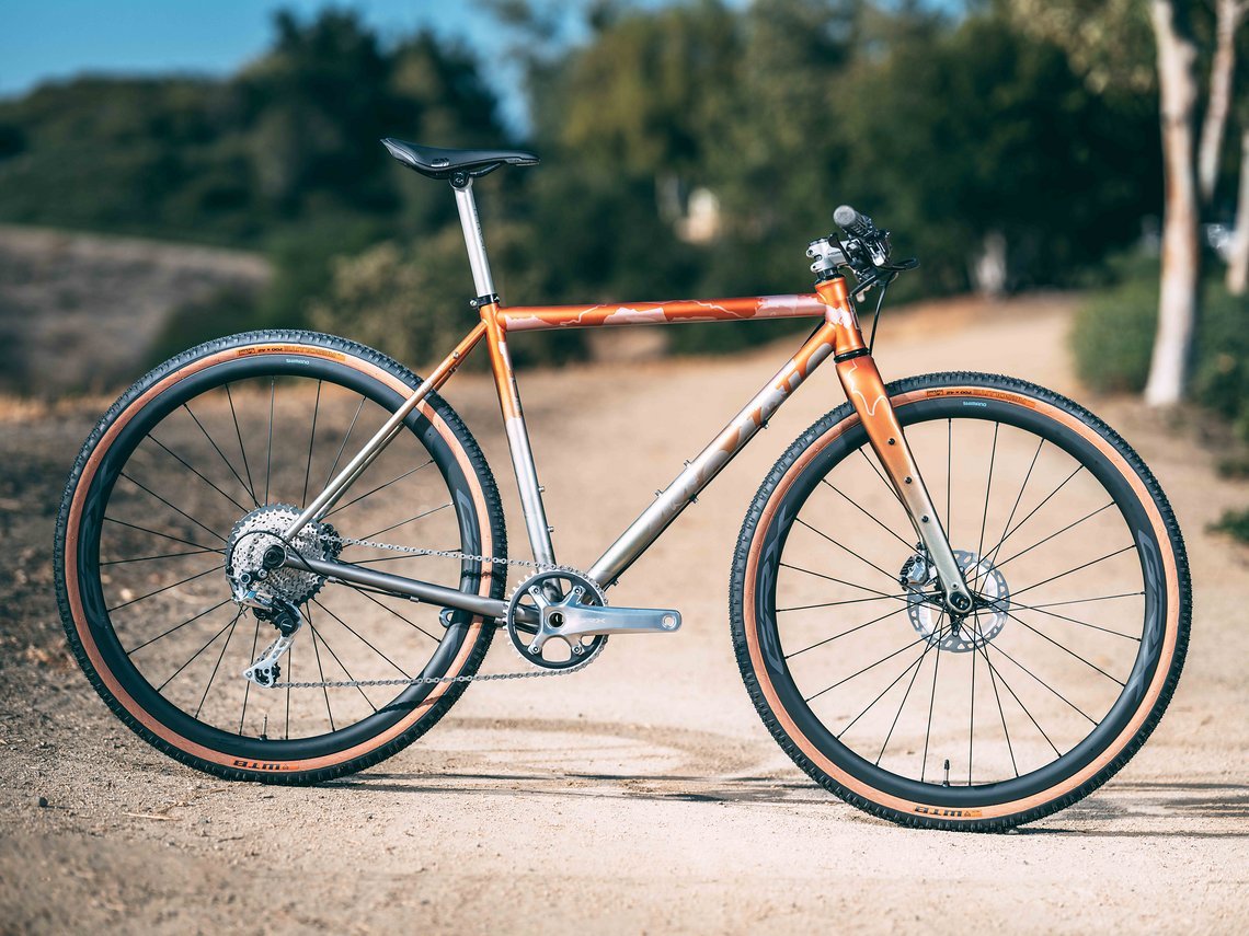 Mosaic Cycles steuert das einzige Bike mit geradem Lenker bei