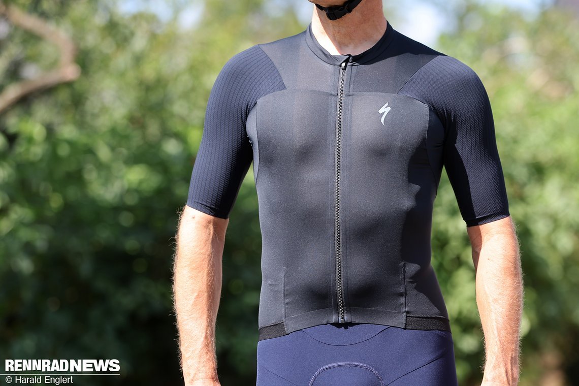 Das S-Works Race-Trikot sitzt hauteng