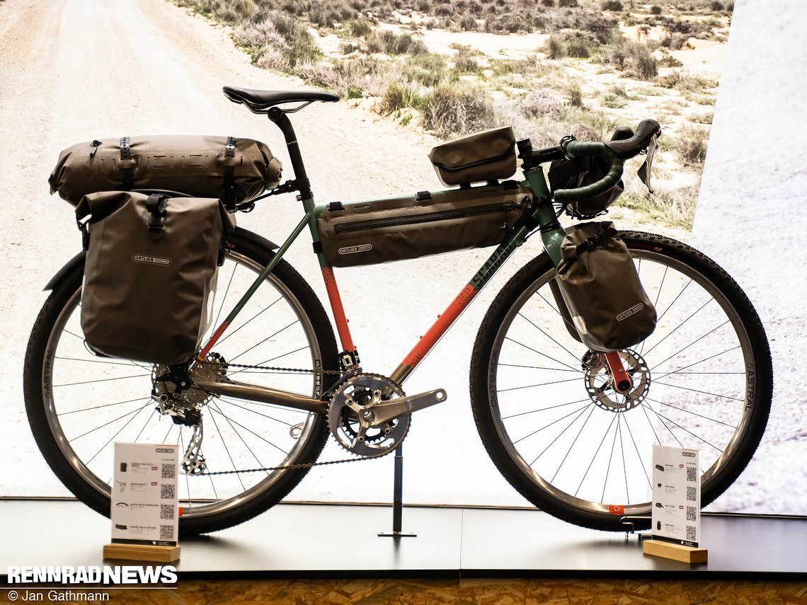 Bei Ortlieb diente das Scarab Cycles Sondermodell mit Shimano GRX Ltd. Schaltung als Display für die Bikepacking-Kollektion.