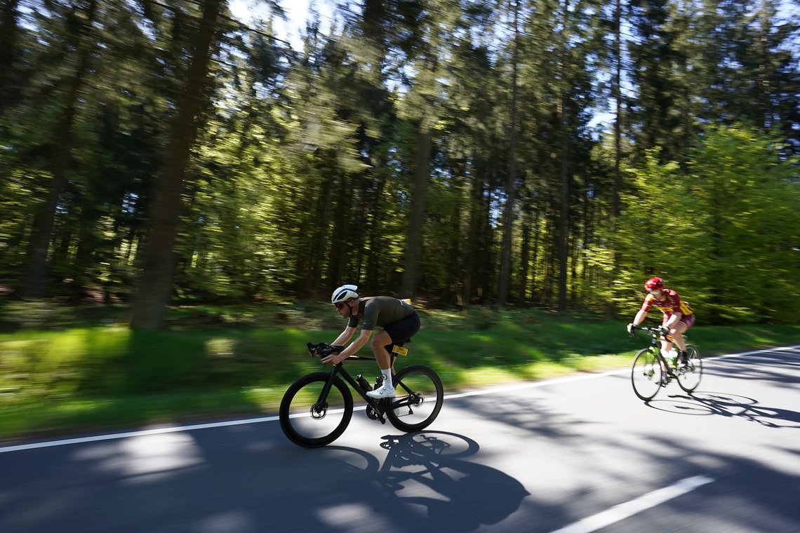 Nach einer guten halben Stunde auf den Feldberg geht es für alle Teilnehmenden in die Abfahrt.