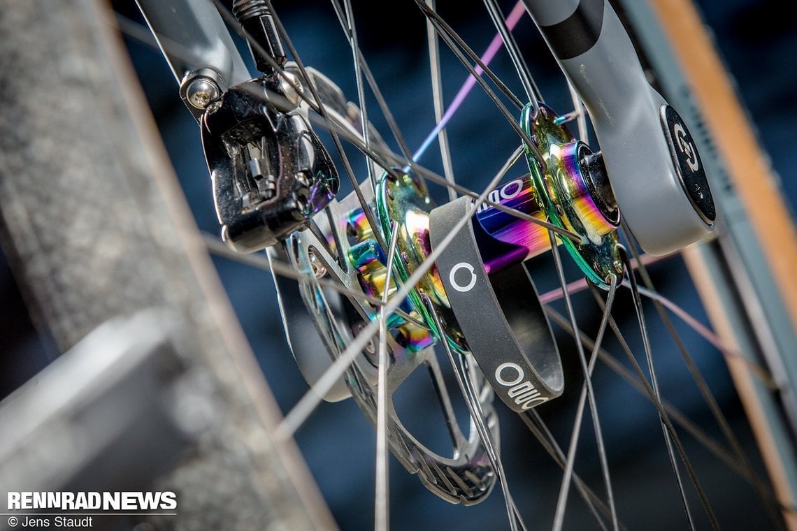 An Gabel und Hinterbau setzt man auf Einbaumaße aus dem MTB-Bereich, gemixt mit der Flat Mount Bremsaufnahme