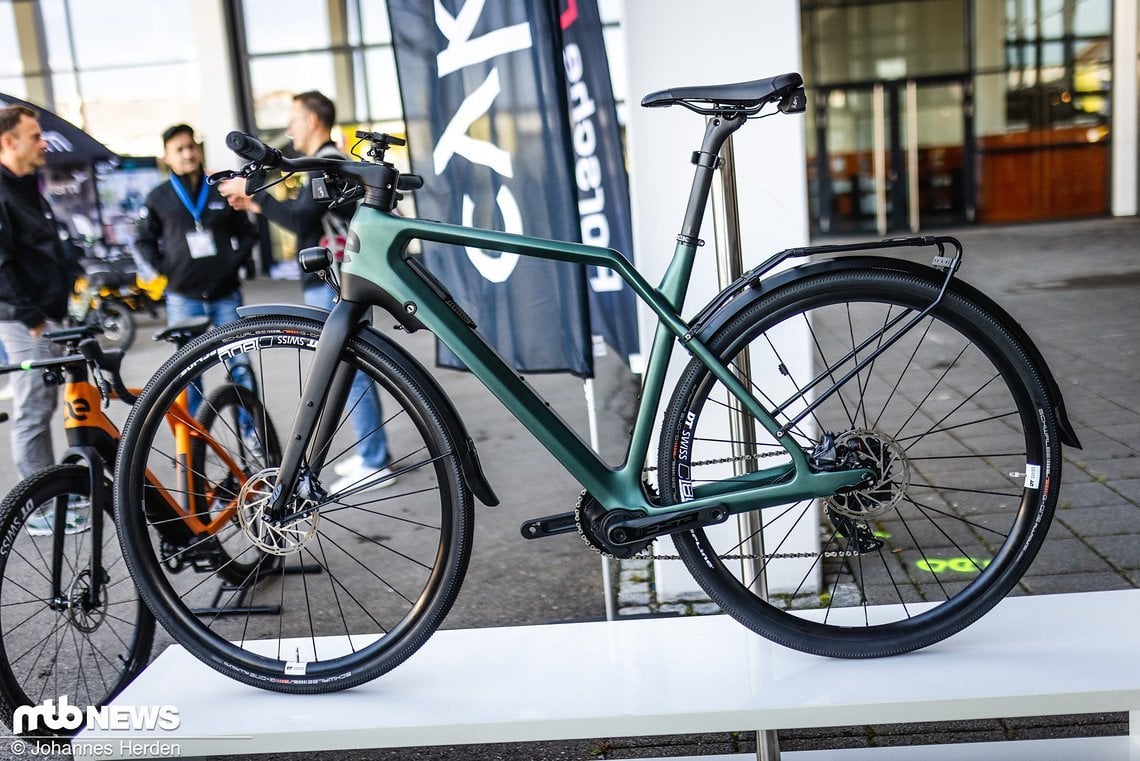 ...ein E-Gravel Bike mit sogenanntem „Streetwear" zu haben – sprich Schutzblechen, Licht und Gepäckträger.