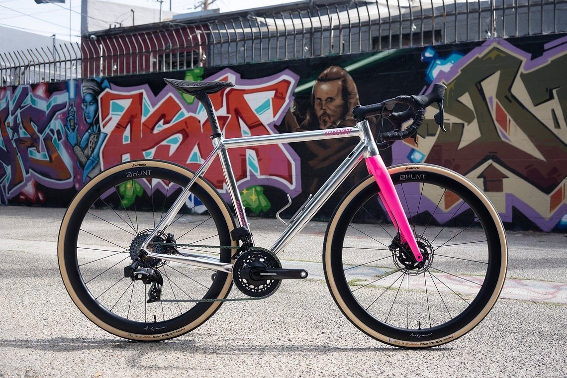 Pinkes Carbon und poliertes Alu – Das Bleach Allroad AL