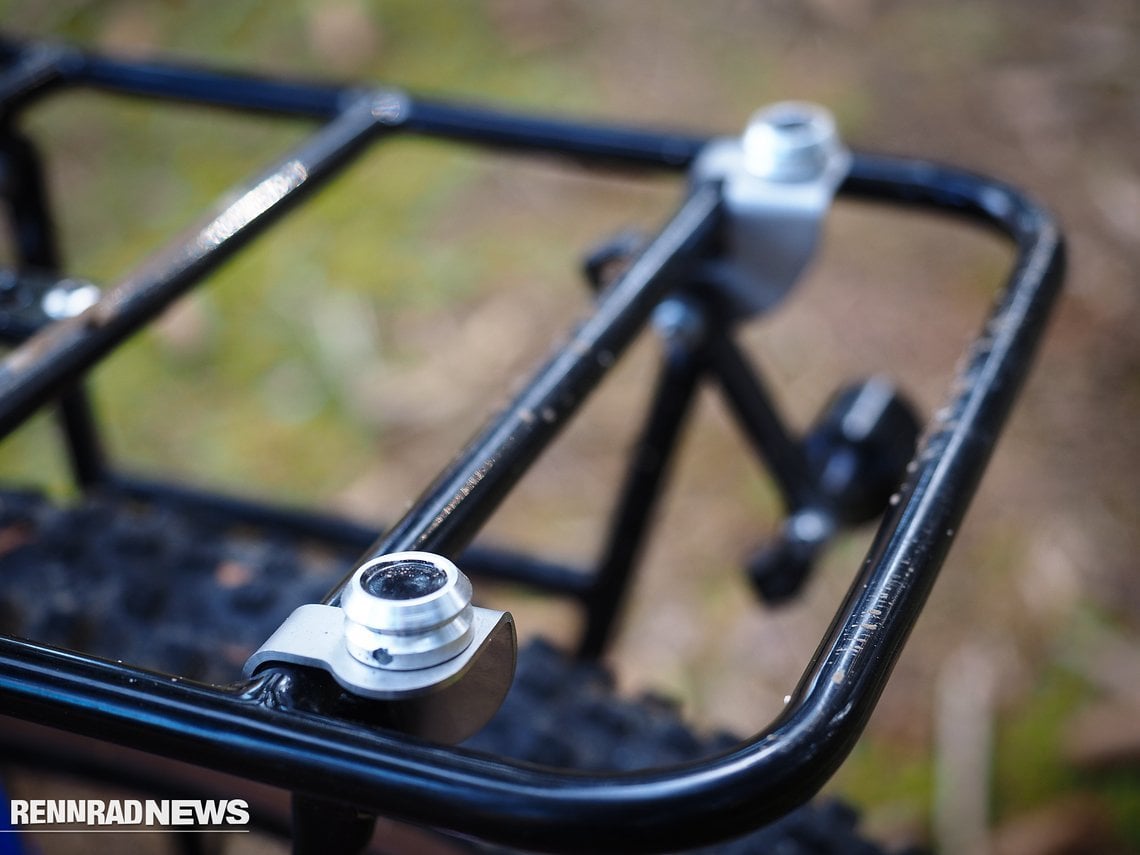 ...die passende Restrap Rando Tasche wird über den Fidlock Klick-Verschluss fixiert