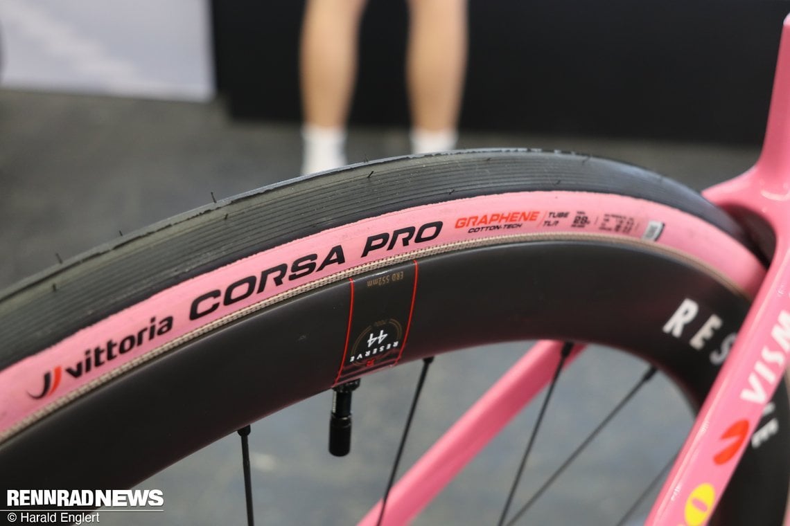 Vittoria hat den neuen Corsa Pro extra pink eingefärbt