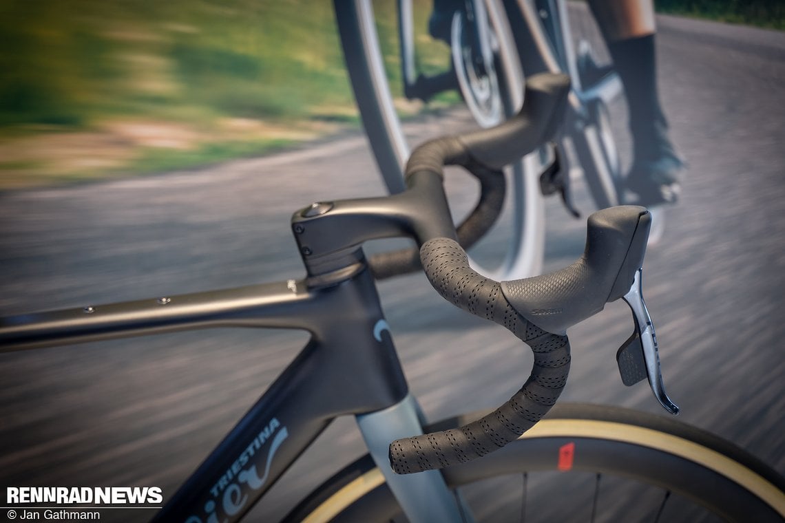 Am Allroad-Bike kommt das O-Bar Aero-Cockpit zu Ehren