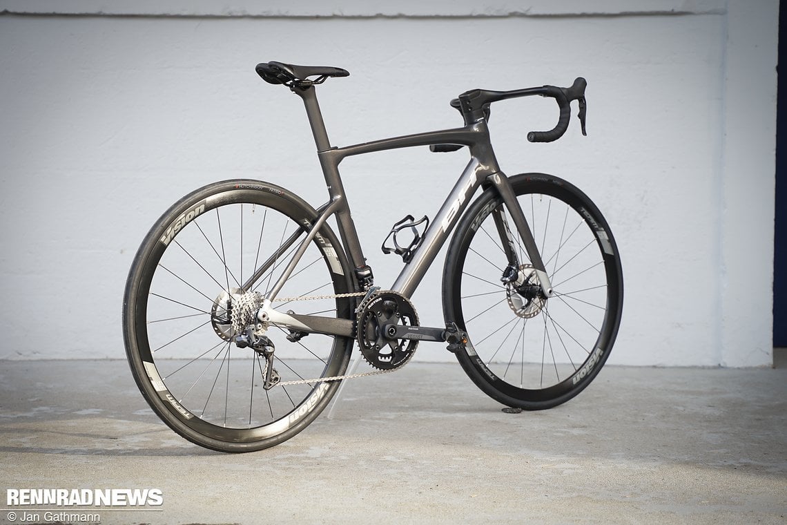 Im Test war noch das 2021er Modell mit Shimano Ultegra Di2 2x11 Gruppe