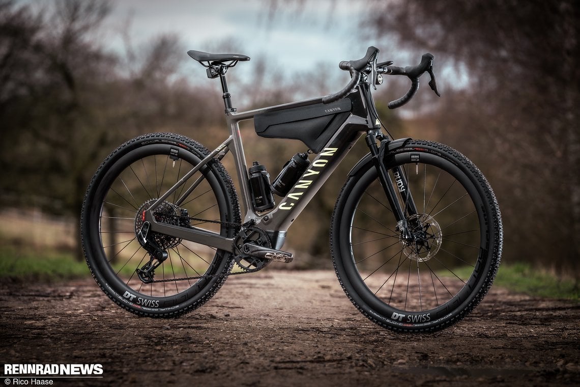 Das Canyon Grizl:On CF Trail ist das Top-Modell des neuen E-Gravelbikes aus Koblenz und wir haben es getestet.