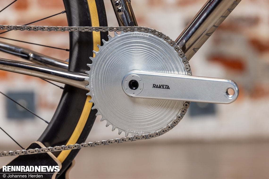 Die Kurbel für den 1x12 Antrieb steuert Raketa Components bei.