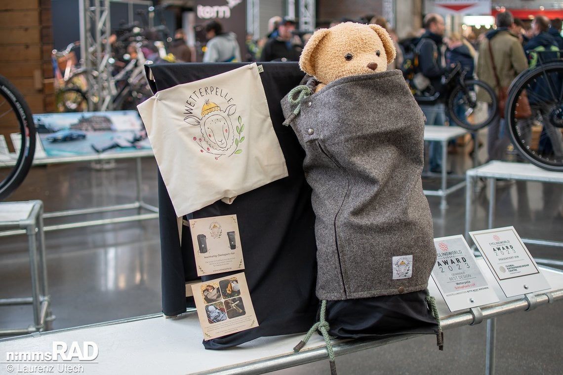 Das Start-Up Wetterpelle  sicherte sich mit seinem kuscheligen Schlupfsack Luv für den Kindstransport im Cargobike den Award für das beste Design.