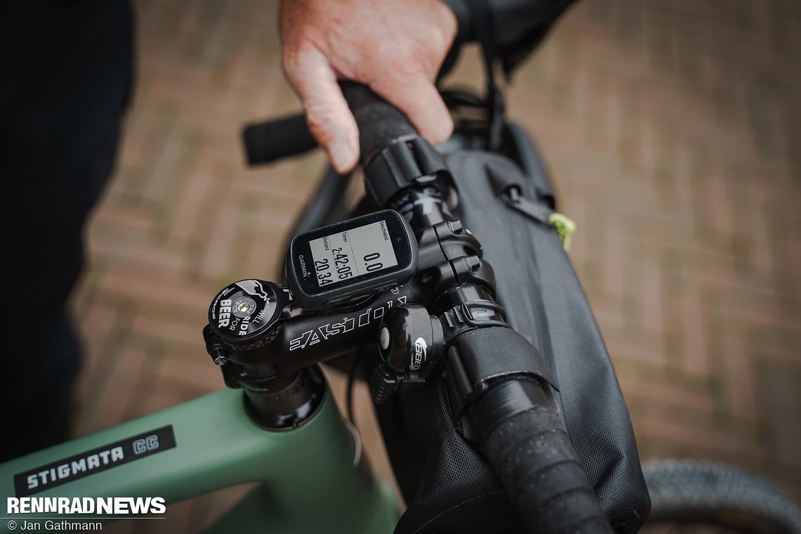 Für die Anreise kam die Bikepacking-Tasche ans Cockpit.