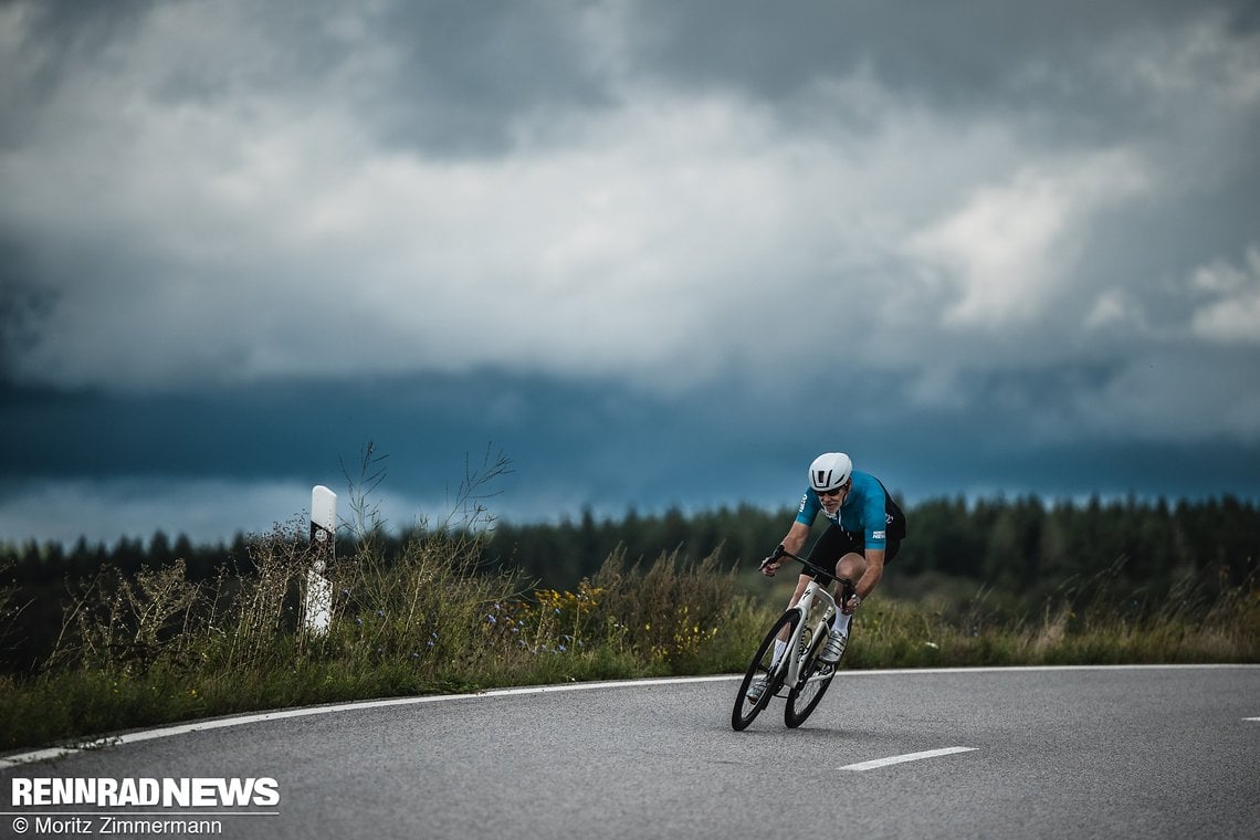 In der Abfahrt macht das Tarmac SL8 richtig Spaß, auch bei sehr hohen Geschwindigkeiten.