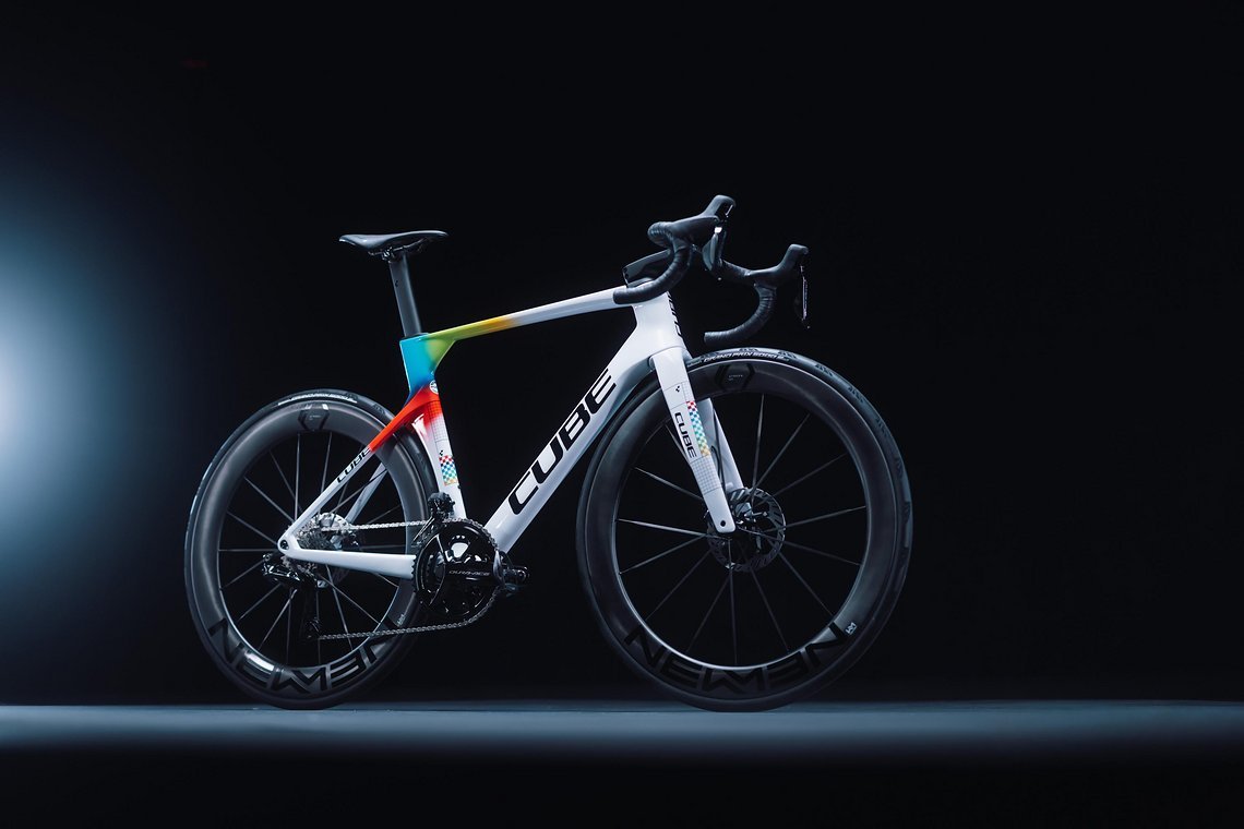Cube wird neuer Bikesponsor von TotalEnergies – ab 2026 geht das Team mit den neuen Bikes an den Start, allen voran das Cube Litening C68:X Aero.
