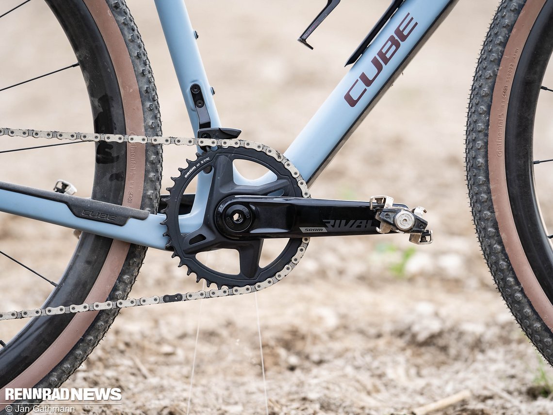 Am Antriebsstrang ist eine SRAM Rival Wide-Kurbel mit 40 Zähnen (ohne Powermeter) …