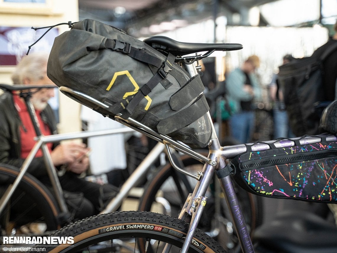 Das Tracklocross Bike ist für Touren gemacht, die Träger stellt man ebenfalls selbst her.