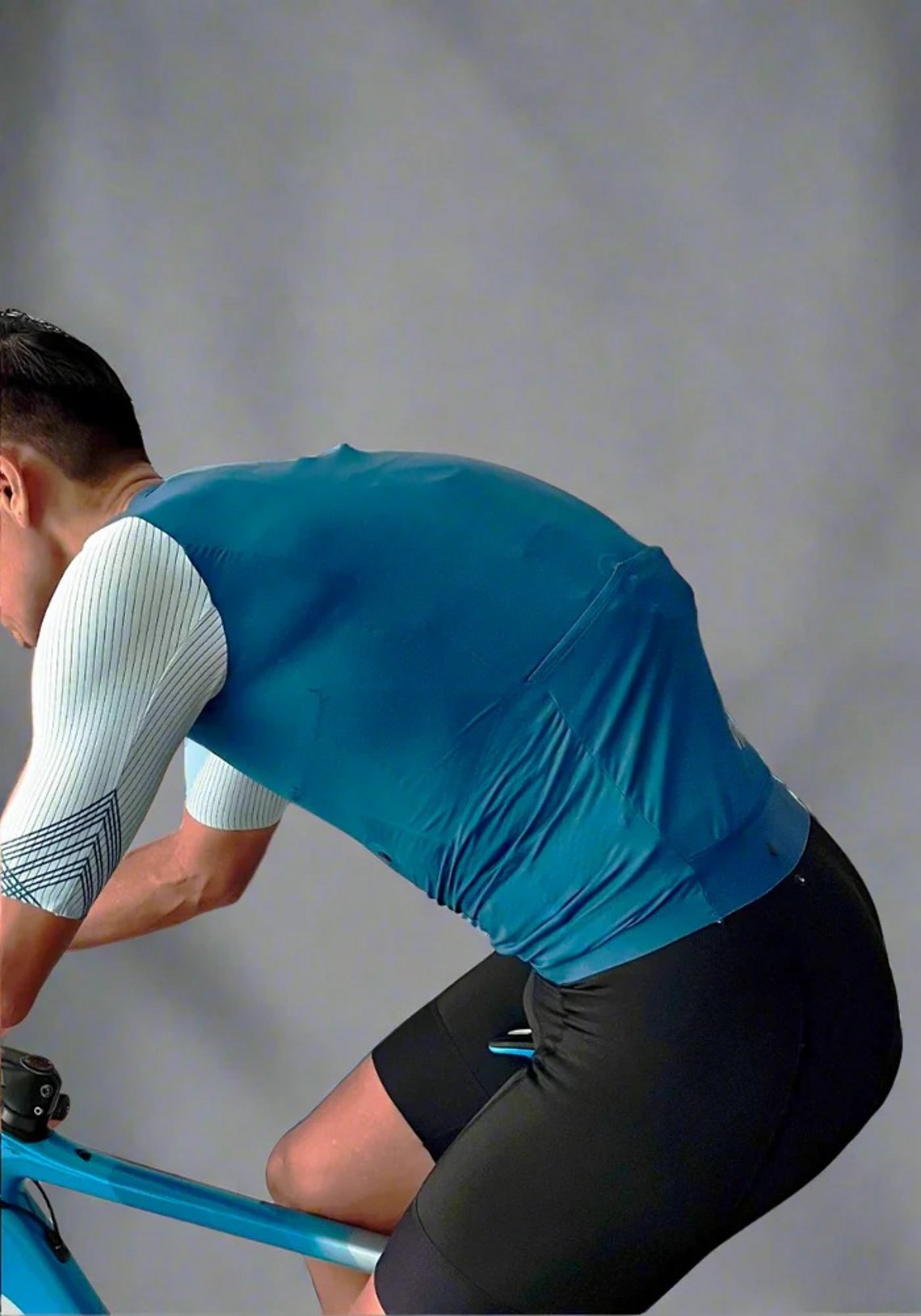 Die Hydrovest soll auch eine Kühlfunktion bewirken, insofern die Trinkblase mit Eiswasser oder Slush gefüllt wird.