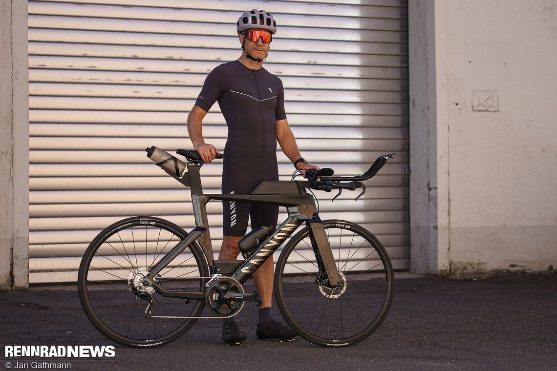 Um das Bild rund zu machen gibt es auch Triathlon-Bekleidung von Canyon