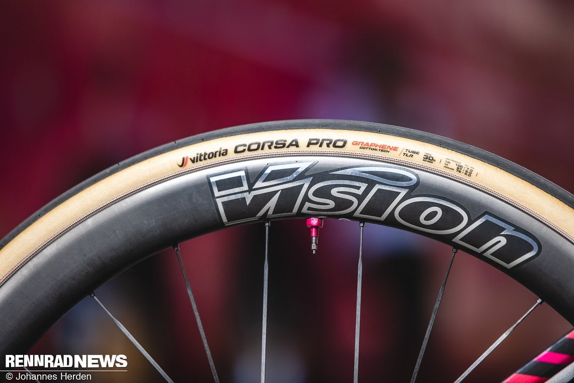 Vittoria Corsa Pro in 30 mm auf Vision Metron RS Laufrädern in geringerer Felgenhöhe…