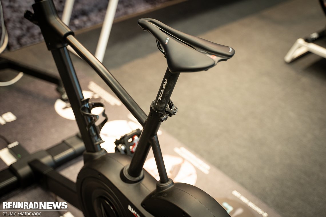 BH Fitness will viel Wert auf Rennrad-Feeling gelegt haben