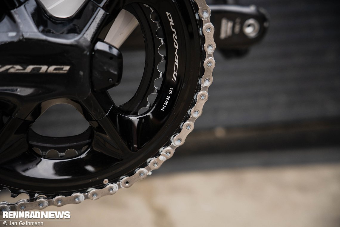 Straßenkurbel mit 52-36 und Leistungsmessung.