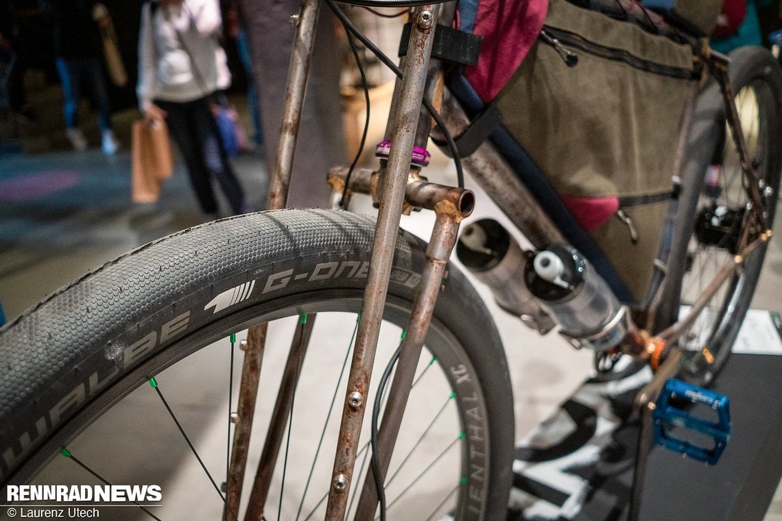 Mit Schwalbe G-One in Beachracer Größe.